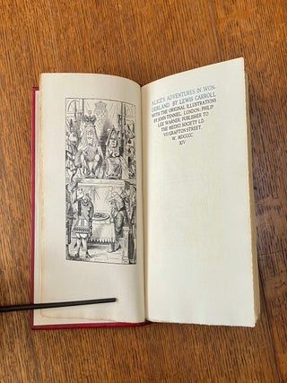 ALICE`S ADVENTURES IN WONDERLAND. With the original illustrations by John Tenniel.