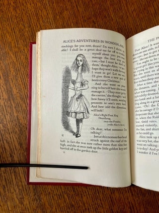 ALICE`S ADVENTURES IN WONDERLAND. With the original illustrations by John Tenniel.