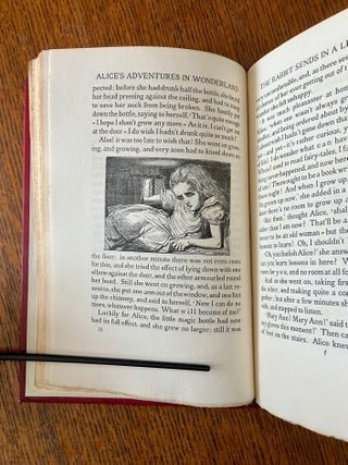 ALICE`S ADVENTURES IN WONDERLAND. With the original illustrations by John Tenniel.