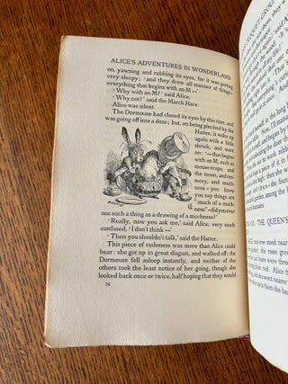 ALICE`S ADVENTURES IN WONDERLAND. With the original illustrations by John Tenniel.